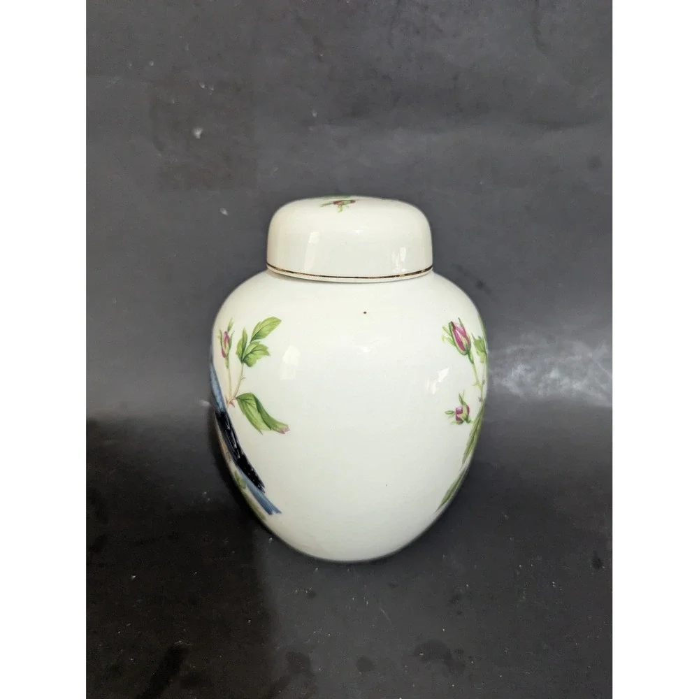 Lefton Bluebird Porcelain Ginger Jar with Lid 02952 White Floral Bird 4.5 Inch‎